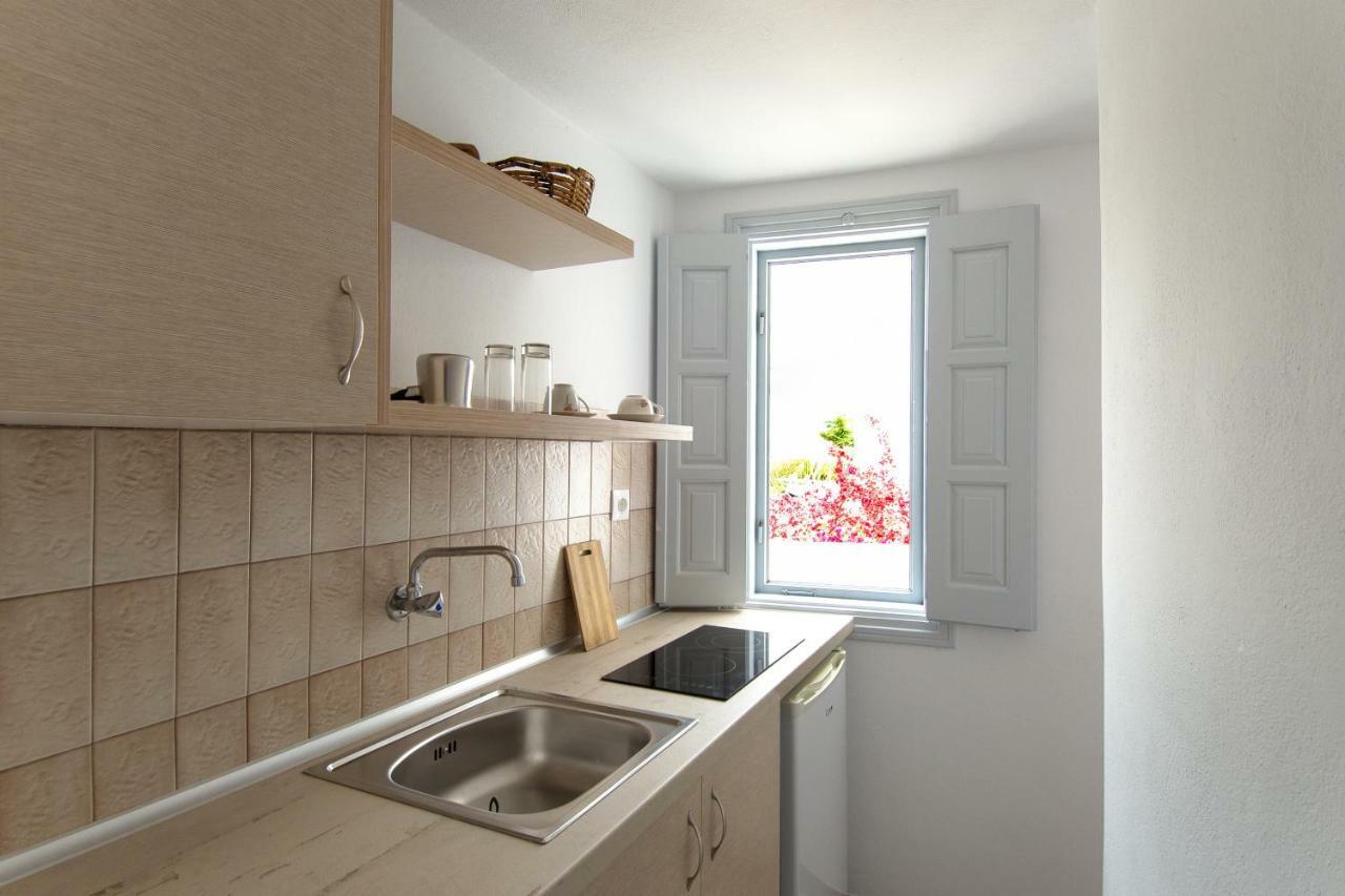 Evgenia Rooms And Apartments Folégandros Екстериор снимка